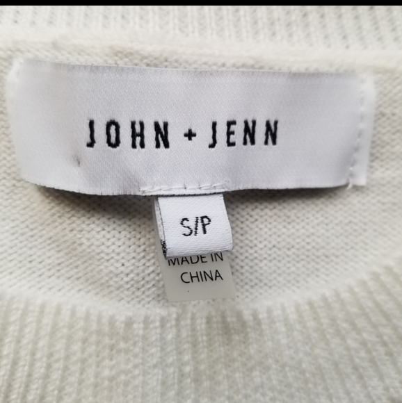 John and Jenn frill sleeve top - Picture 5 of 13